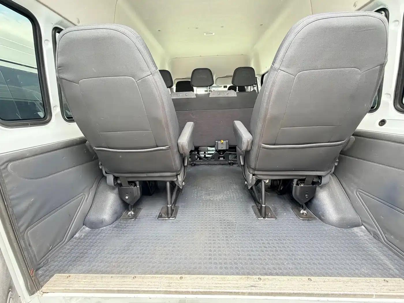New Generation Ford Transit 2019 2.2T Luxury Short Wheelbase Mid-Roof 7-Seater National VI Emission Standard — миниатюра 16