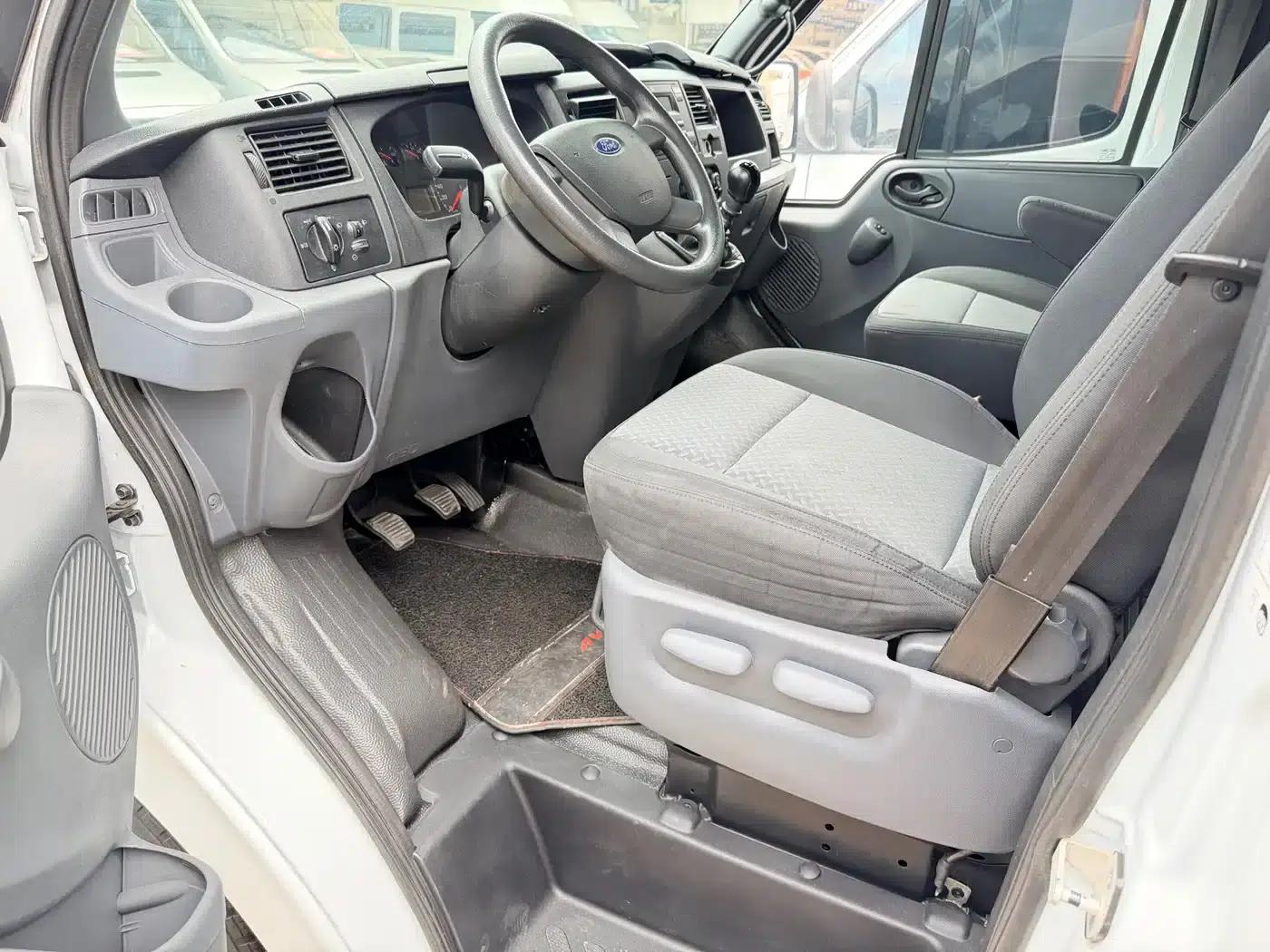 New Generation Ford Transit 2019 2.2T Luxury Short Wheelbase Mid-Roof 7-Seater National VI Emission Standard — миниатюра 9