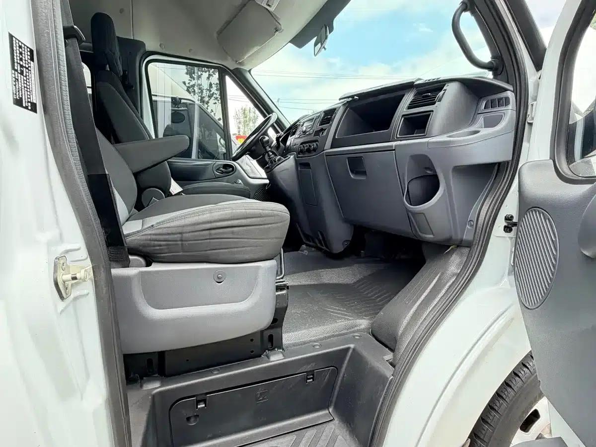 New Generation Ford Transit 2019 2.2T Luxury Short Wheelbase Mid-Roof 7-Seater National VI Emission Standard — миниатюра 10