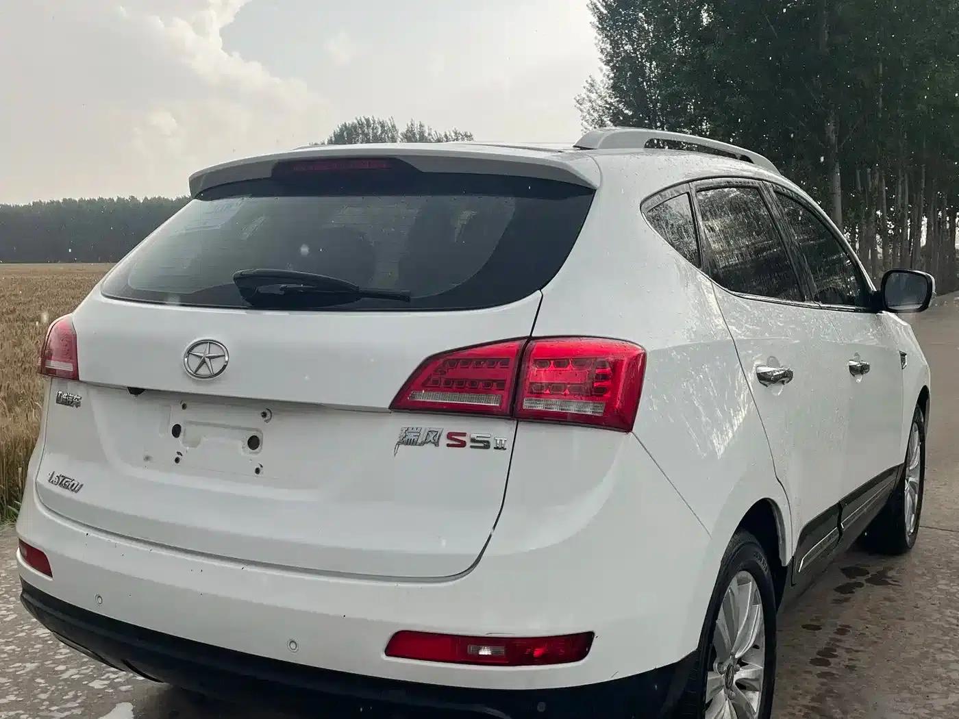 Refine S5 2015 1.5T Manual Deluxe Sport Edition — миниатюра 7