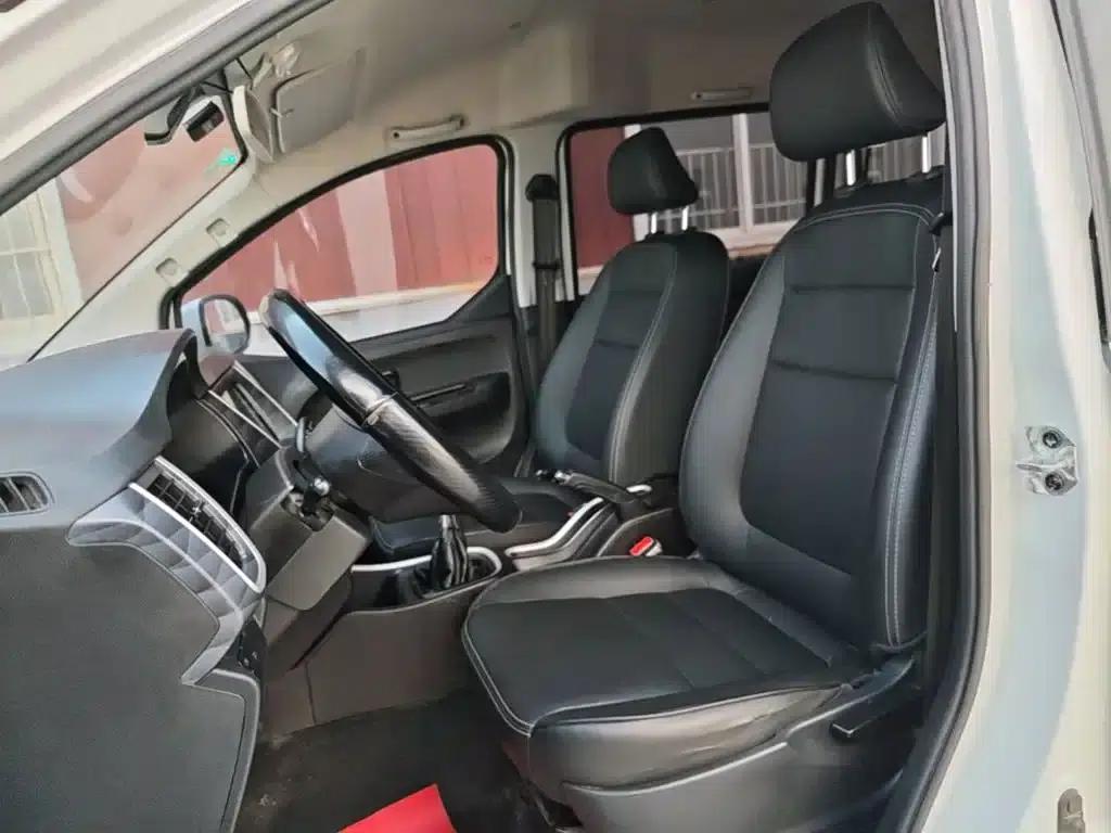 Golden Lion M Classic 2022 Panda Edition 1.5L Touring Lion Bus (5 Seats) — миниатюра 15