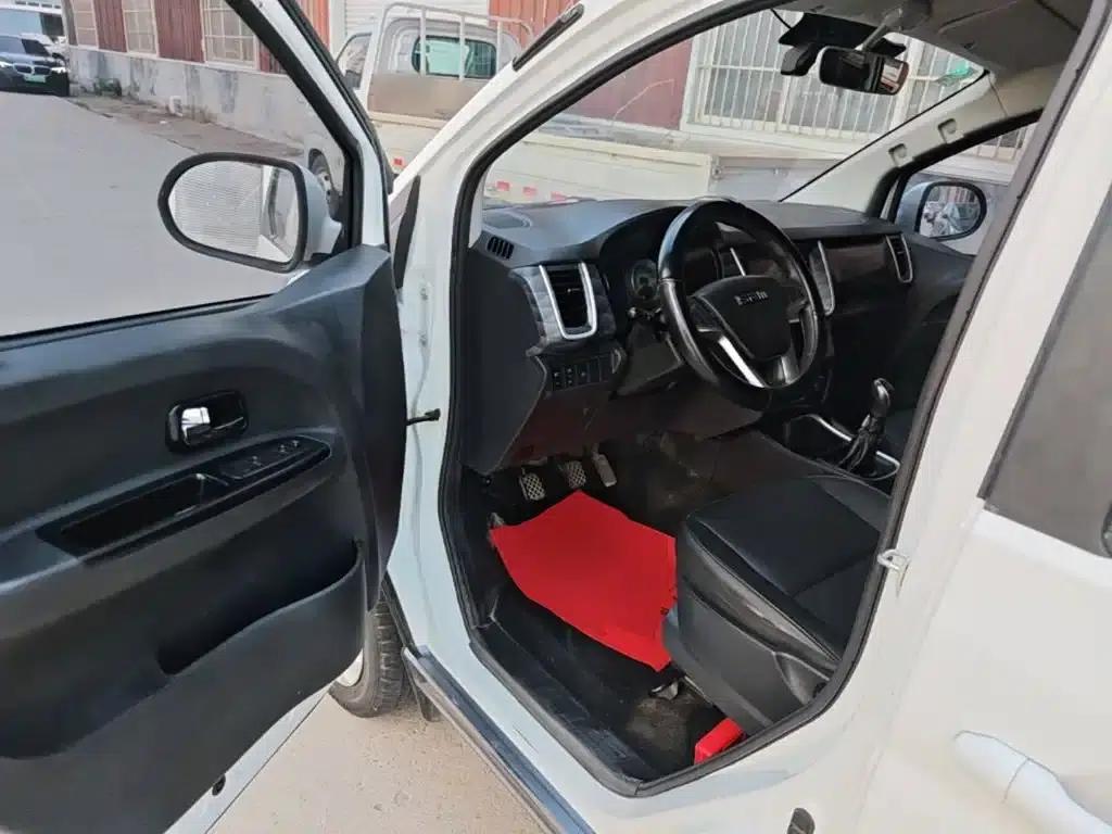 Golden Lion M Classic 2022 Panda Edition 1.5L Touring Lion Bus (5 Seats) — миниатюра 16