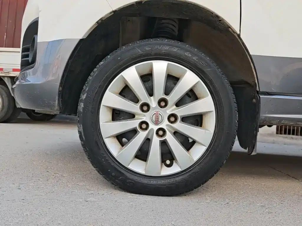 Golden Lion M Classic 2022 Panda Edition 1.5L Touring Lion Bus (5 Seats) — миниатюра 23