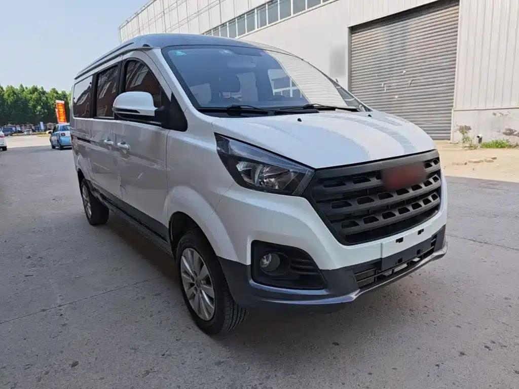 Golden Lion M Classic 2022 Panda Edition 1.5L Touring Lion Bus (5 Seats) — миниатюра 4