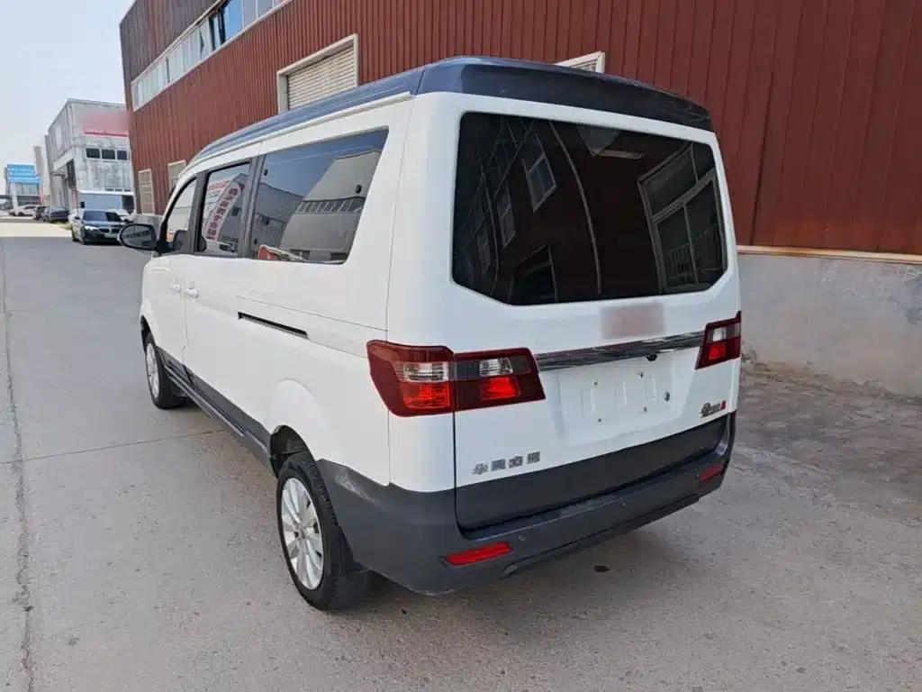 Golden Lion M Classic 2022 Panda Edition 1.5L Touring Lion Bus (5 Seats) — миниатюра 5