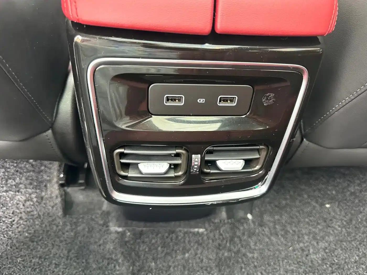 Jetour X70 PRO 2024 1.5T DCT Peanut Edition 5-seater — миниатюра 12