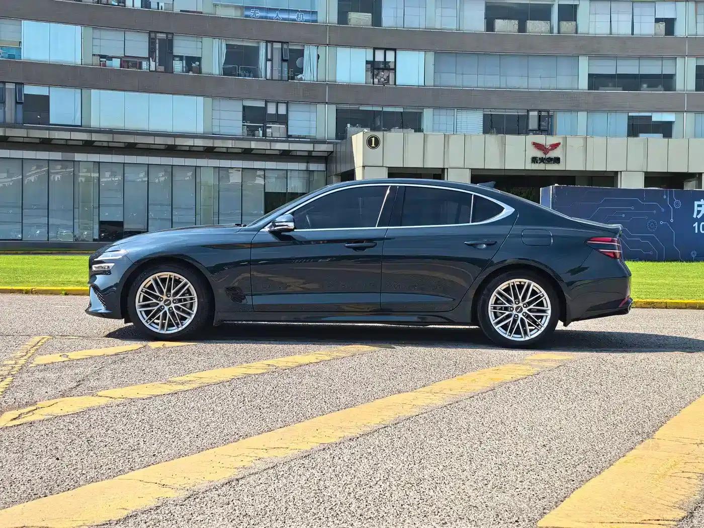 Genesis G70 2021 2.0T Rear-Wheel Drive Luxury Edition — миниатюра 2