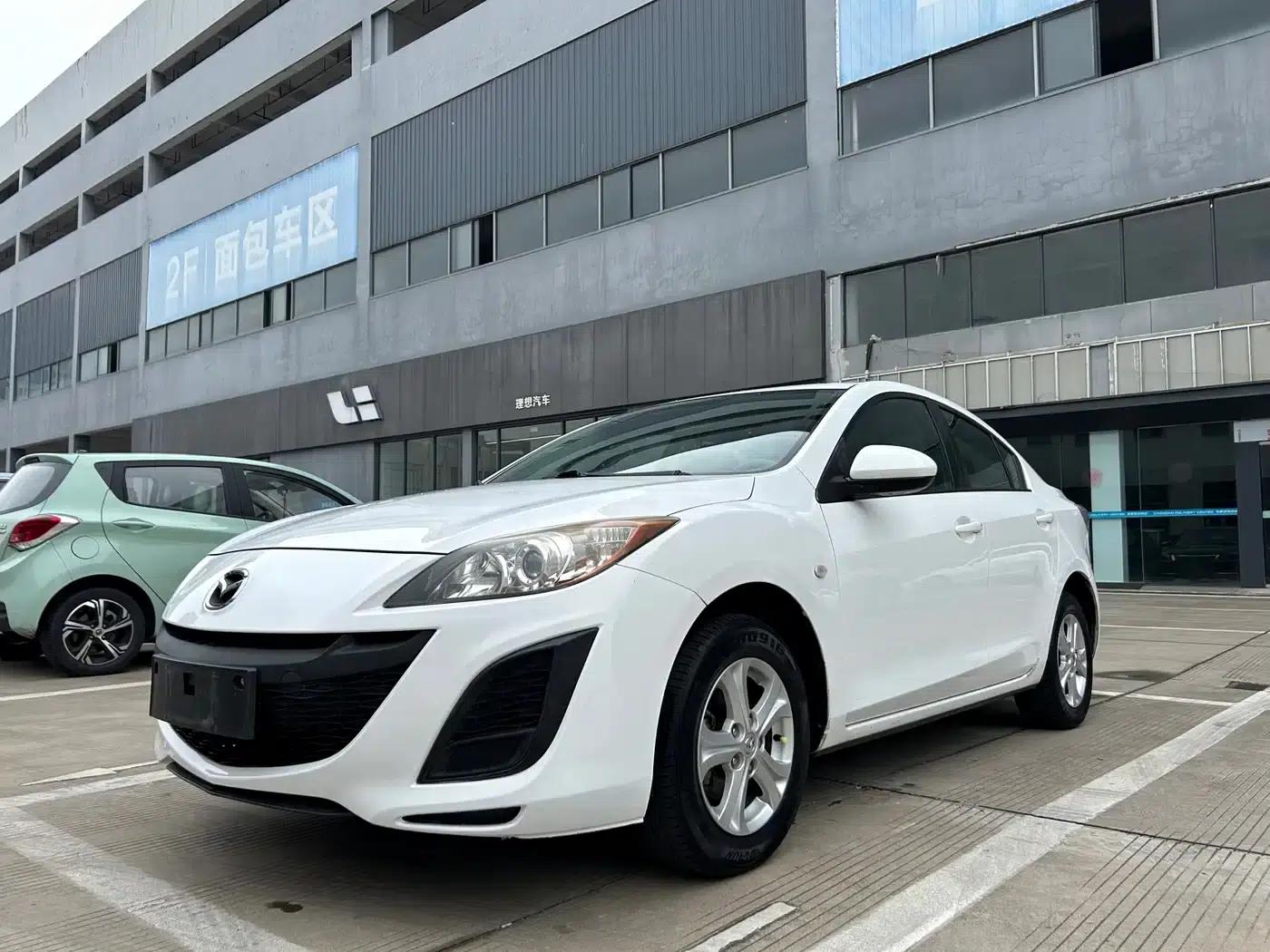 Mazda 3 Axela 2011 Sedan 1.6L Manual Comfort — миниатюра 1