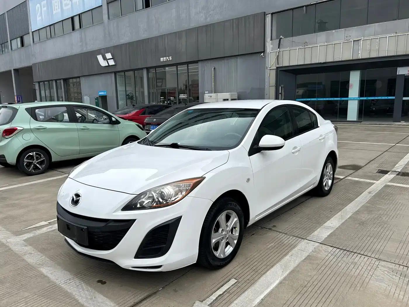 Mazda 3 Axela 2011 Sedan 1.6L Manual Comfort — миниатюра 2