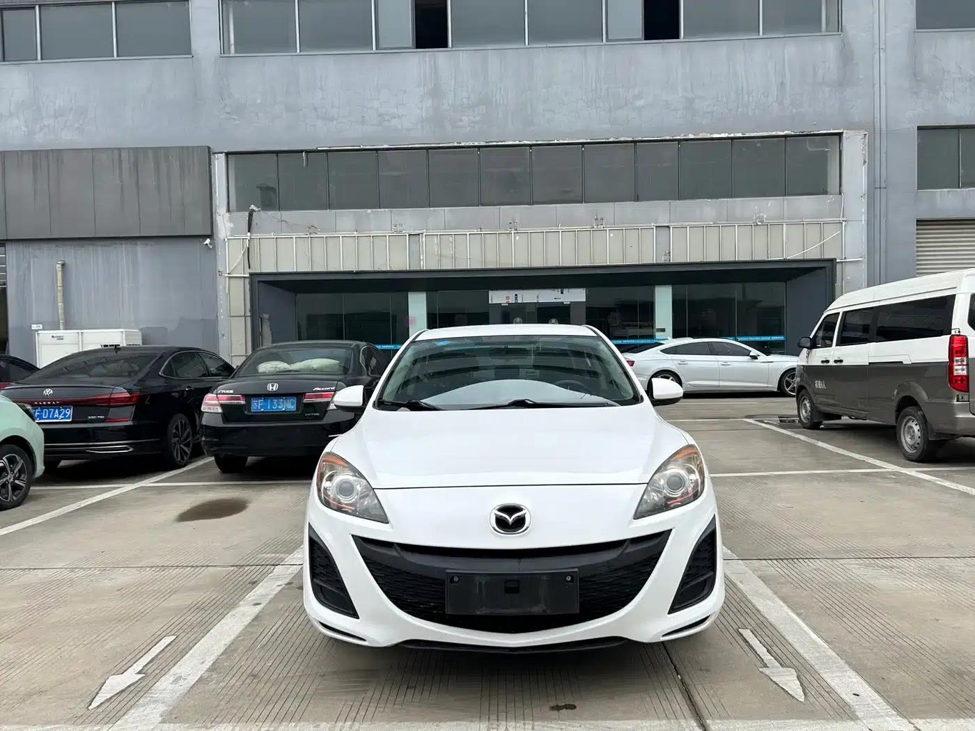 Mazda 3 Axela 2011 Sedan 1.6L Manual Comfort — миниатюра 3