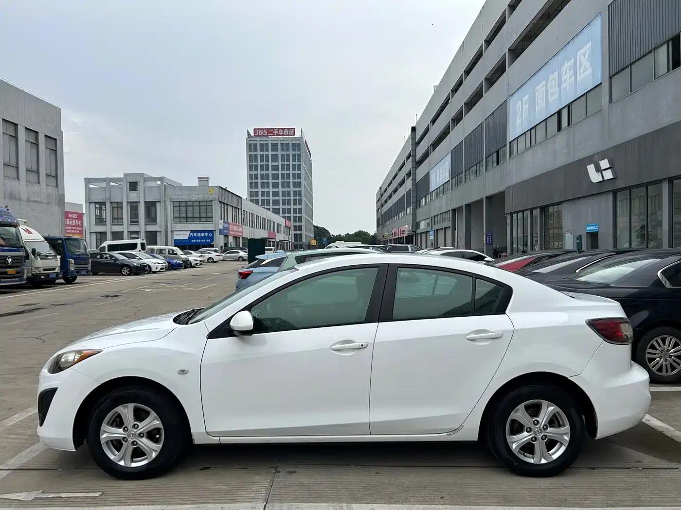 Mazda 3 Axela 2011 Sedan 1.6L Manual Comfort — миниатюра 4