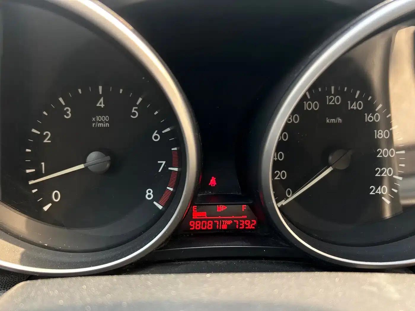 Mazda 3 Axela 2011 Sedan 1.6L Manual Comfort — миниатюра 7