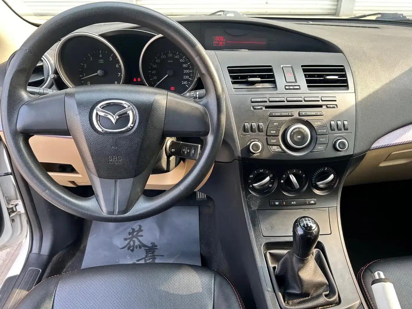 Mazda 3 Axela 2011 Sedan 1.6L Manual Comfort — миниатюра 8