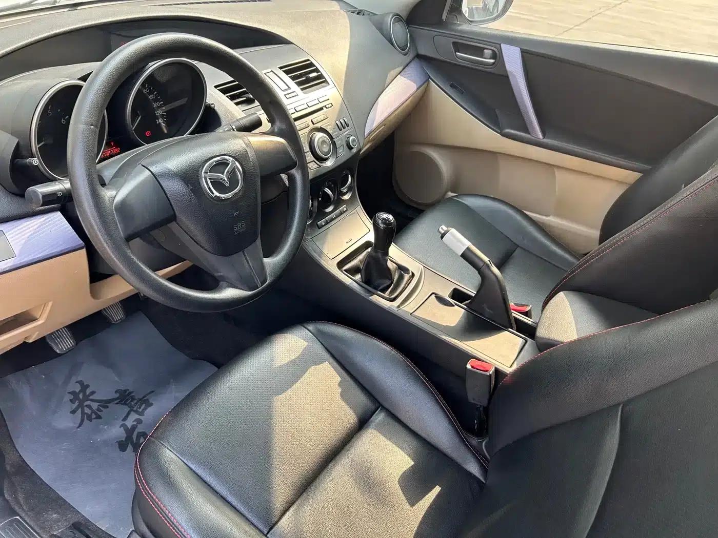 Mazda 3 Axela 2011 Sedan 1.6L Manual Comfort — миниатюра 9