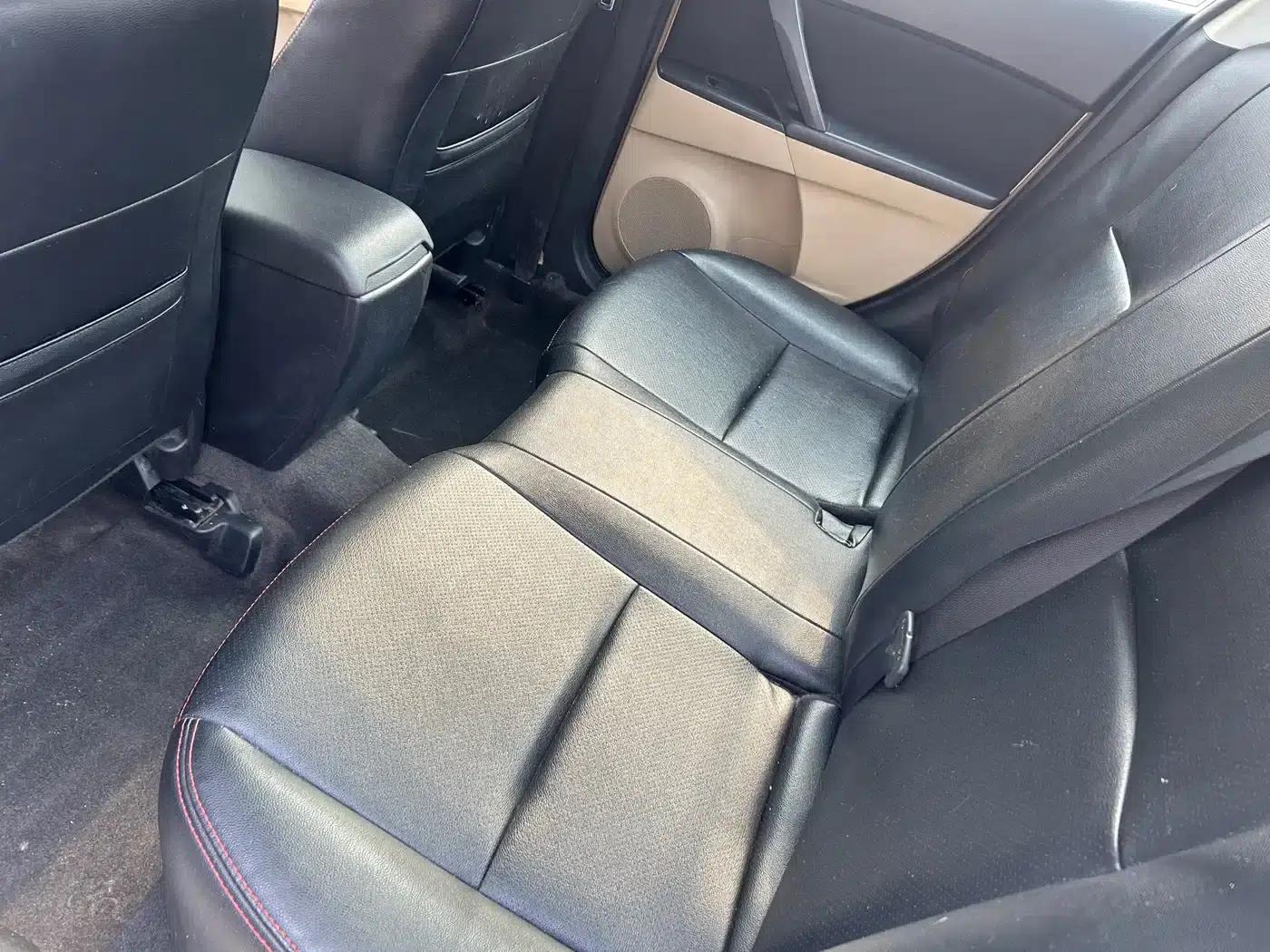Mazda 3 Axela 2011 Sedan 1.6L Manual Comfort — миниатюра 10