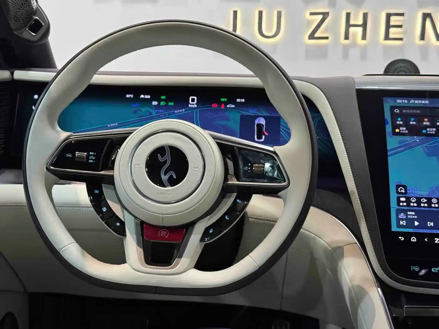 Looking up at the U7 2025 PHEV five-seater luxury edition — миниатюра 12