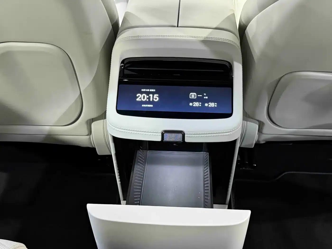 Looking up at the U7 2025 PHEV five-seater luxury edition — миниатюра 13
