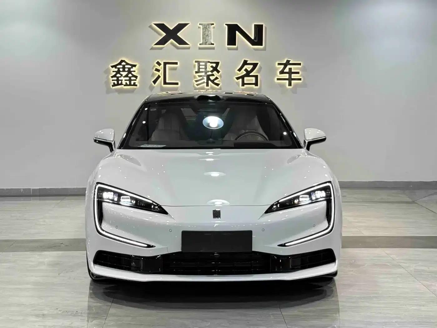 Looking up at the U7 2025 PHEV five-seater luxury edition — миниатюра 3