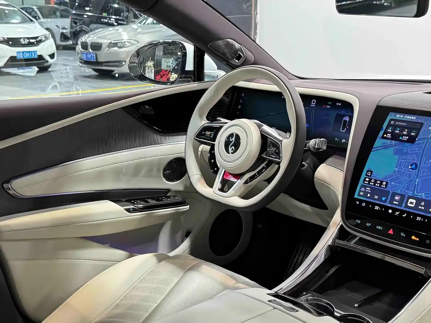 Looking up at the U7 2025 PHEV five-seater luxury edition — миниатюра 22
