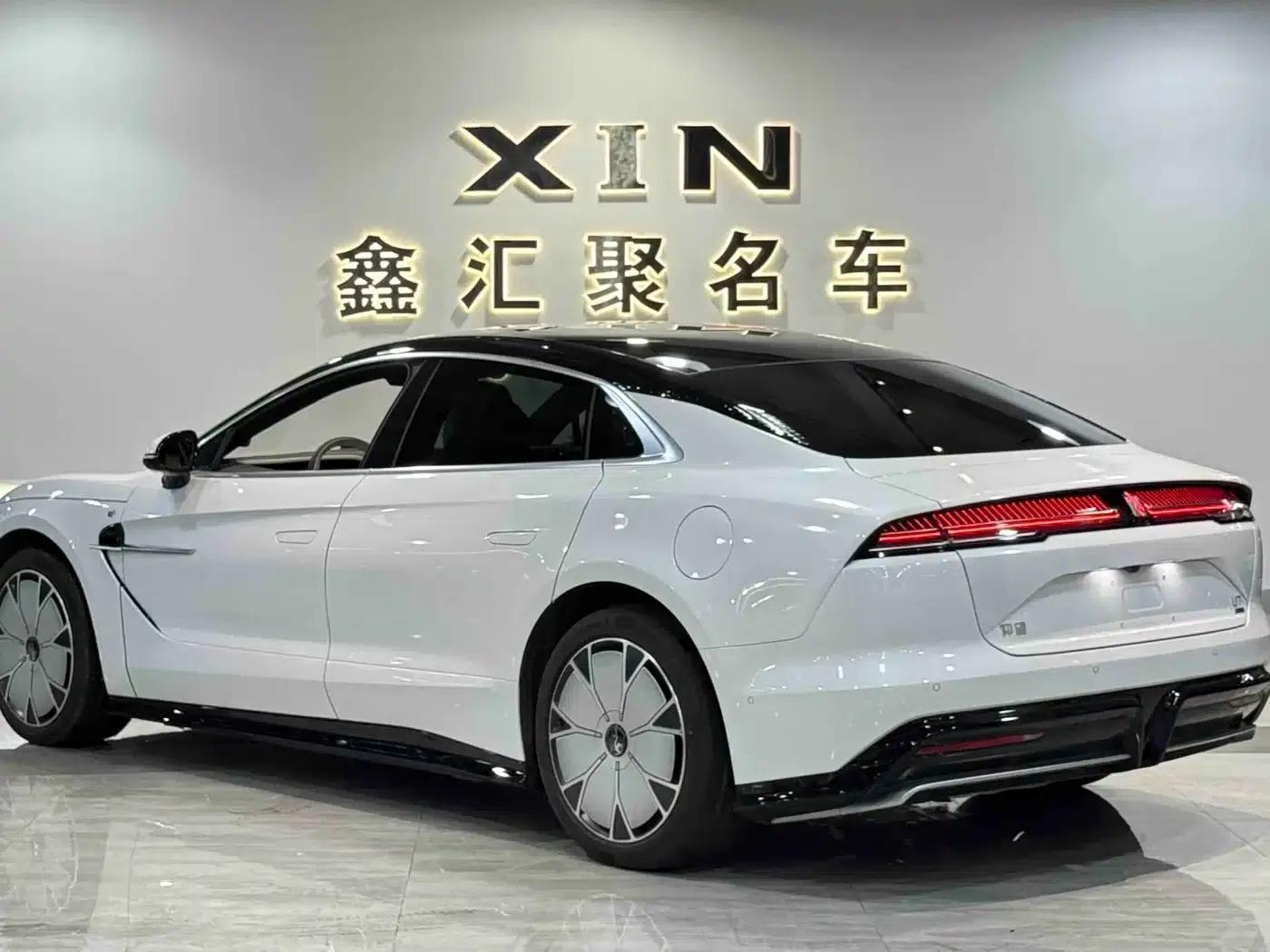 Looking up at the U7 2025 PHEV five-seater luxury edition — миниатюра 4