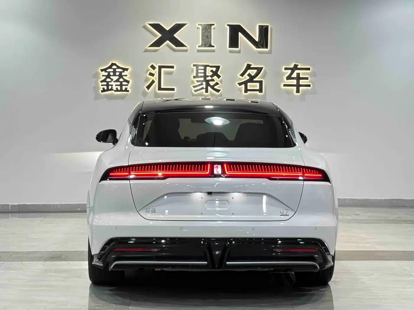 Looking up at the U7 2025 PHEV five-seater luxury edition — миниатюра 6