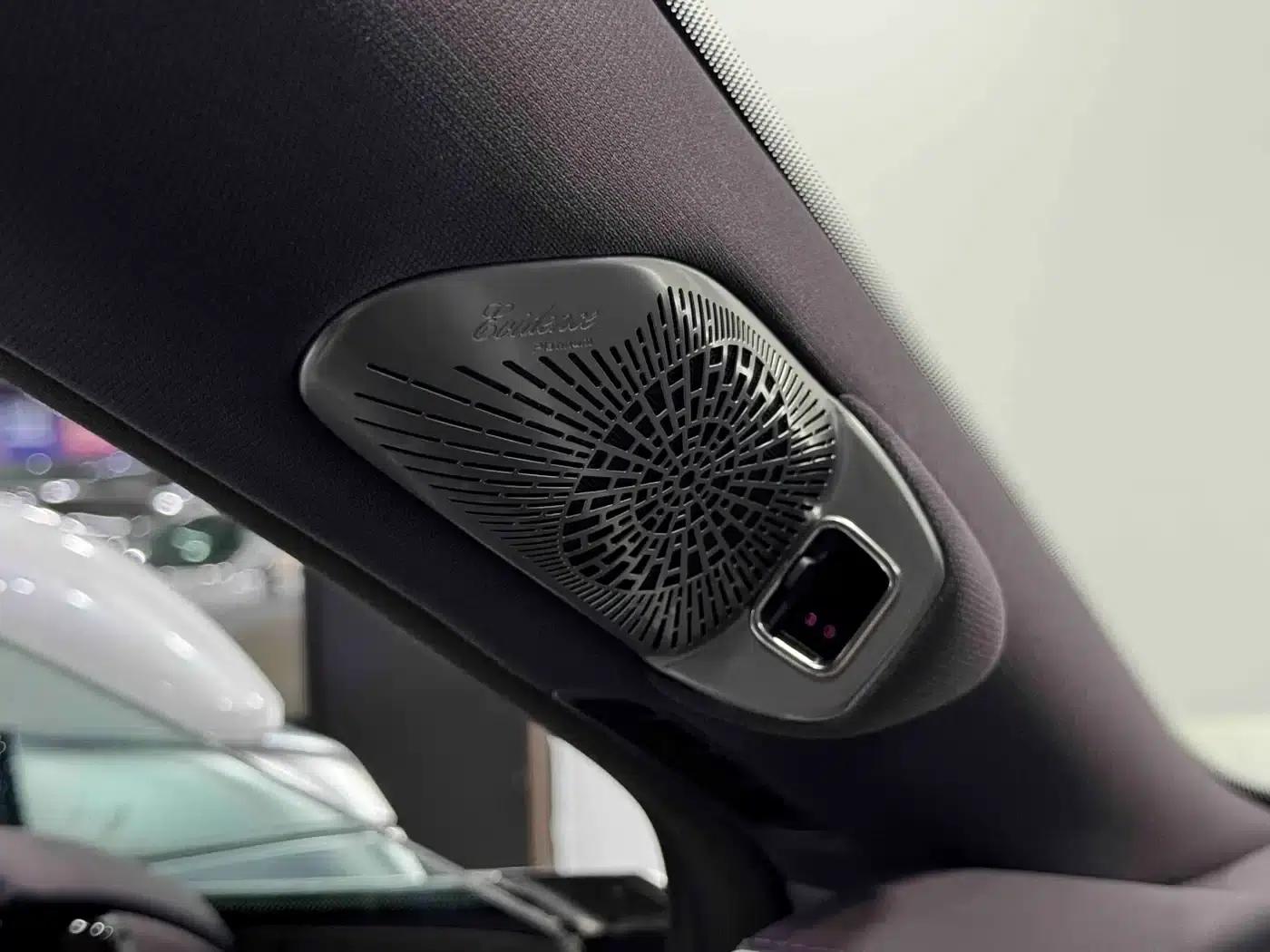 Looking up at the U7 2025 PHEV five-seater luxury edition — миниатюра 8