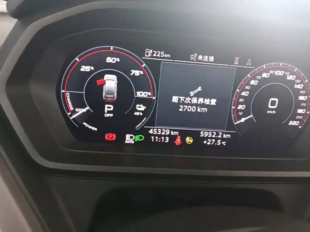 Audi Q5 e-tron 2023 Model 40 e-tron Star Edition Mech Suit — миниатюра 12