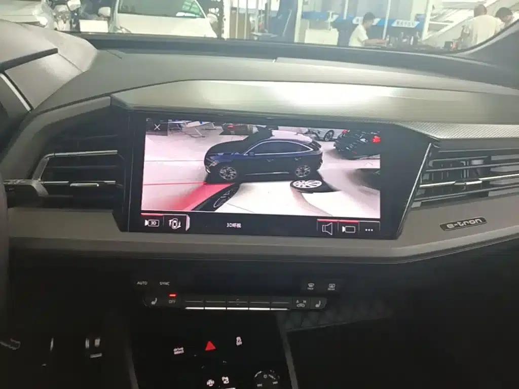 Audi Q5 e-tron 2023 Model 40 e-tron Star Edition Mech Suit — миниатюра 13
