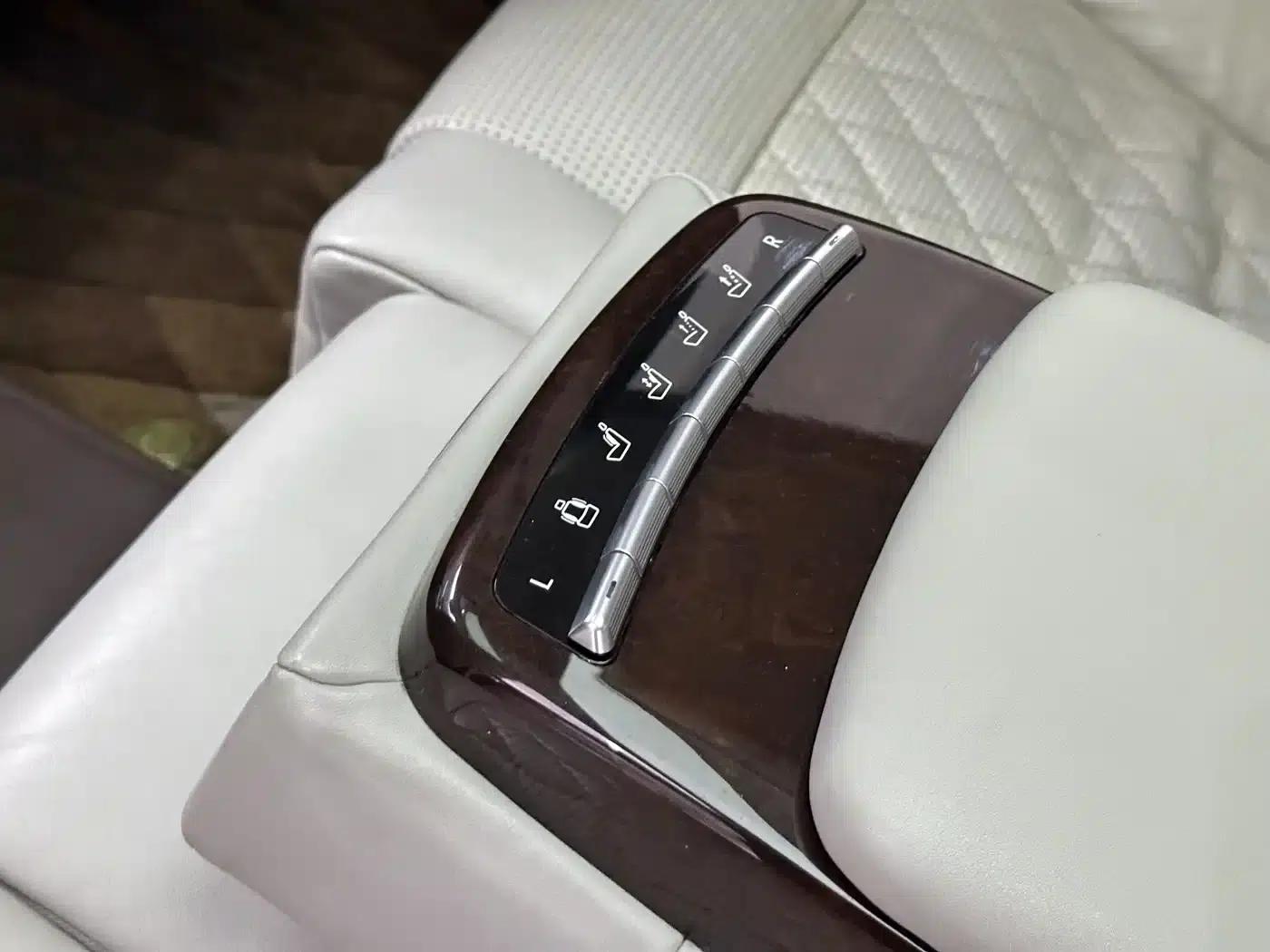 2010 Mercedes-Benz S-Class AMG S 65 — миниатюра 21