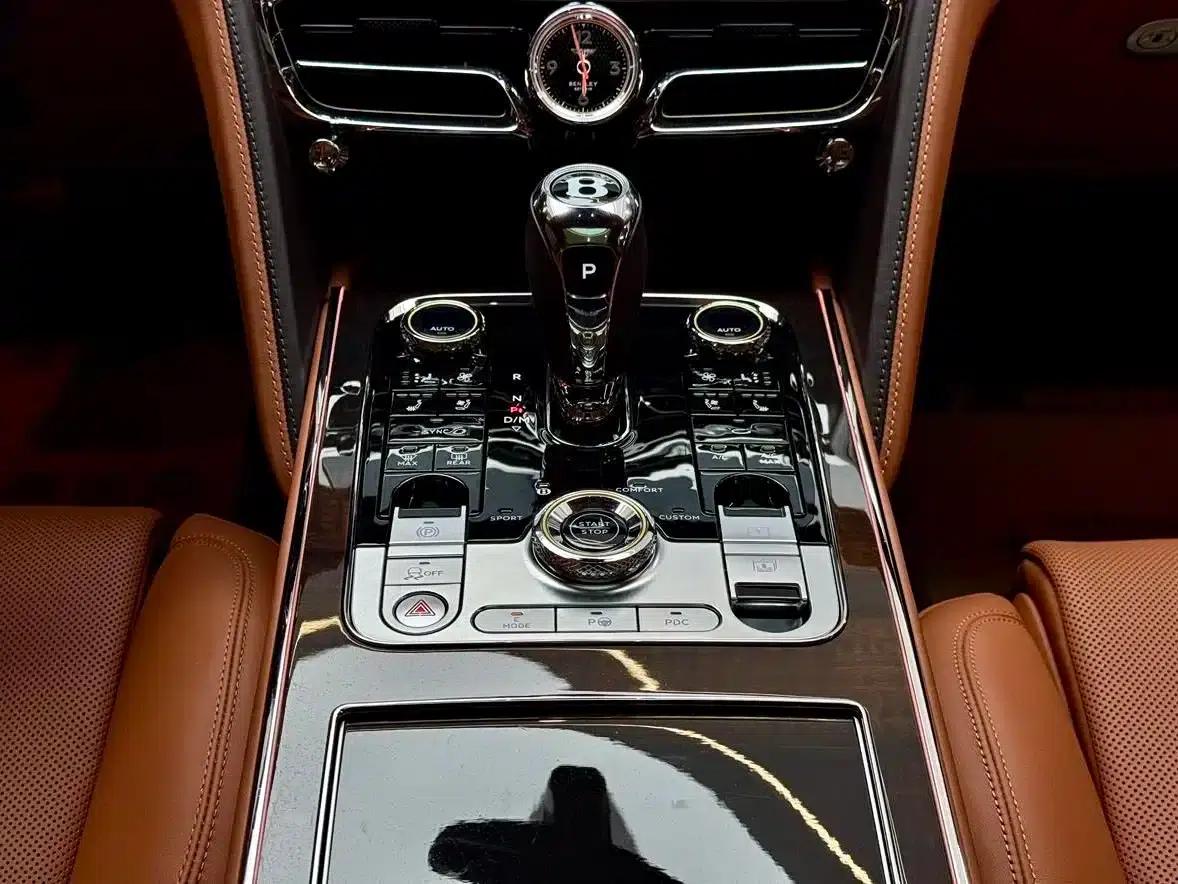 2022 Flying Spur Plug-in Hybrid 2.9T V6 — миниатюра 19