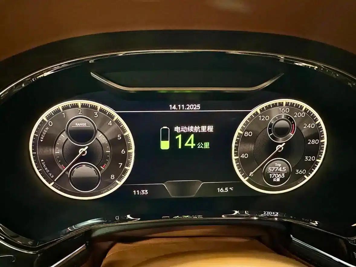 2022 Flying Spur Plug-in Hybrid 2.9T V6 — миниатюра 22