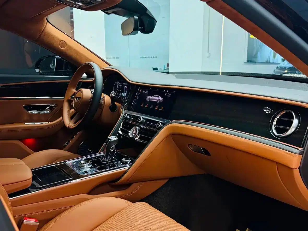 2022 Flying Spur Plug-in Hybrid 2.9T V6 — миниатюра 27