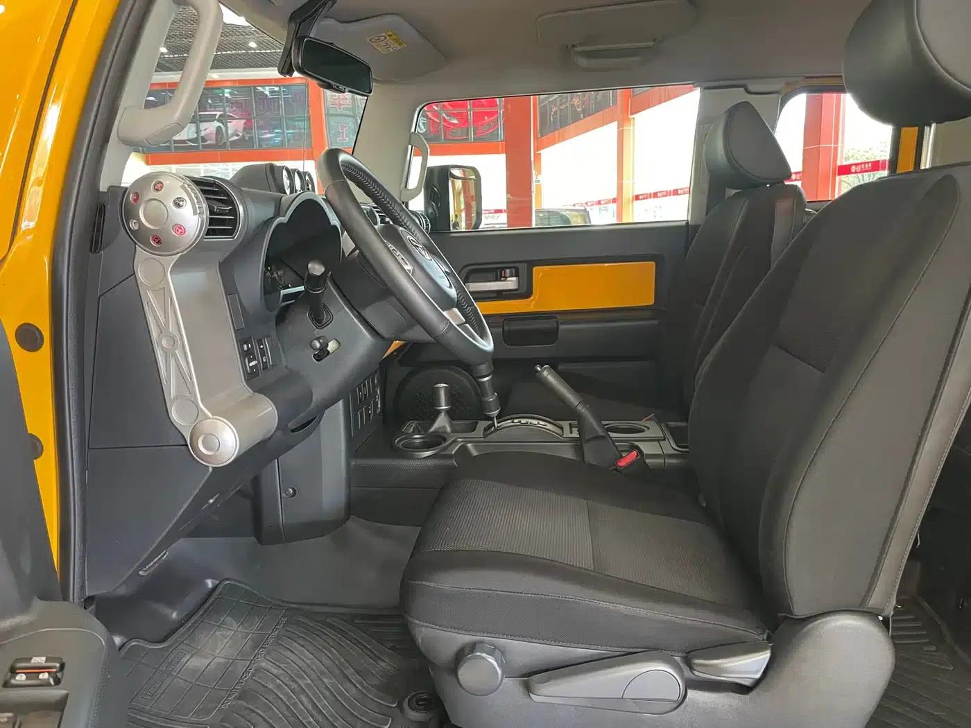 2019 FJ Cruiser 4.0L Automatic — миниатюра 14