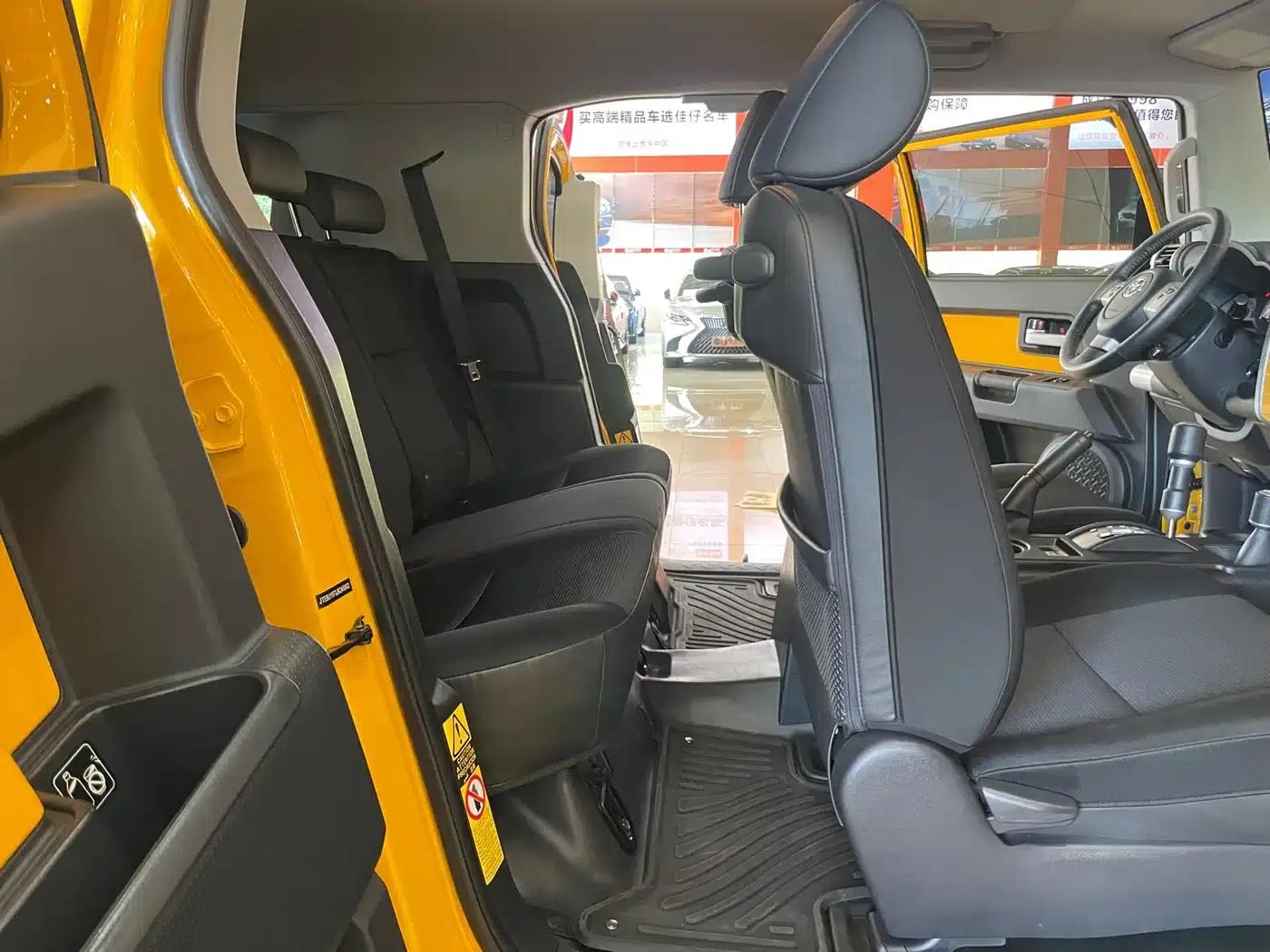 2019 FJ Cruiser 4.0L Automatic — миниатюра 16