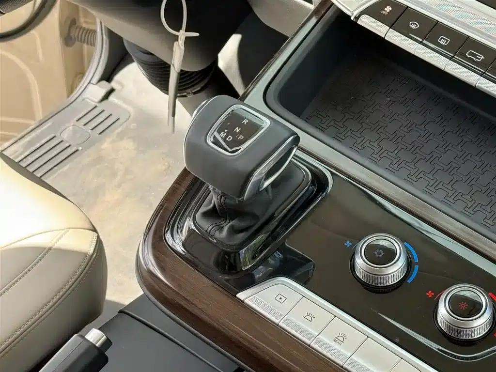 Hongqi Golden Sunflower Guoyue 2024 3.0T Luxury Edition 17-seater — миниатюра 13