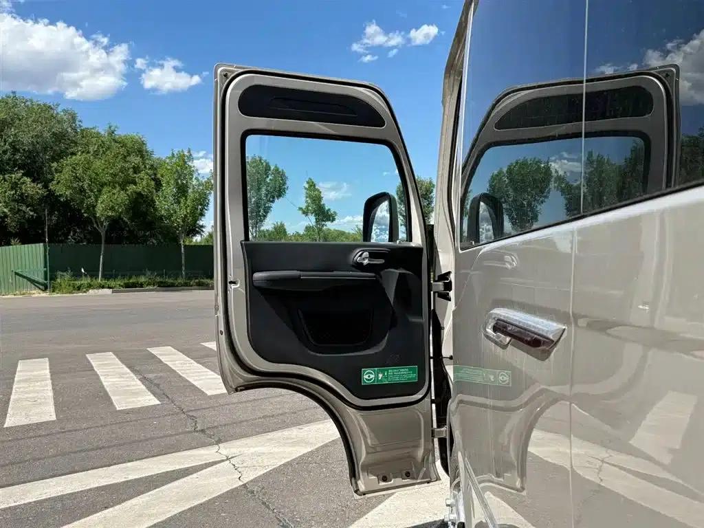 Hongqi Golden Sunflower Guoyue 2024 3.0T Luxury Edition 17-seater — миниатюра 9