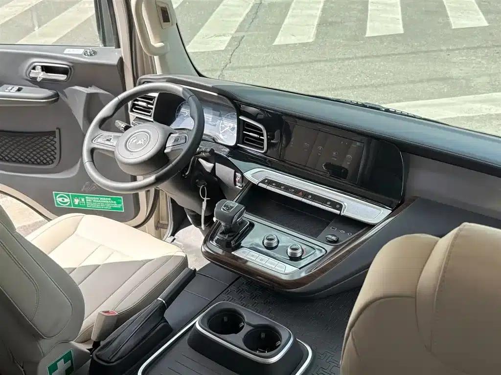 Hongqi Golden Sunflower Guoyue 2024 3.0T Luxury Edition 17-seater — миниатюра 10