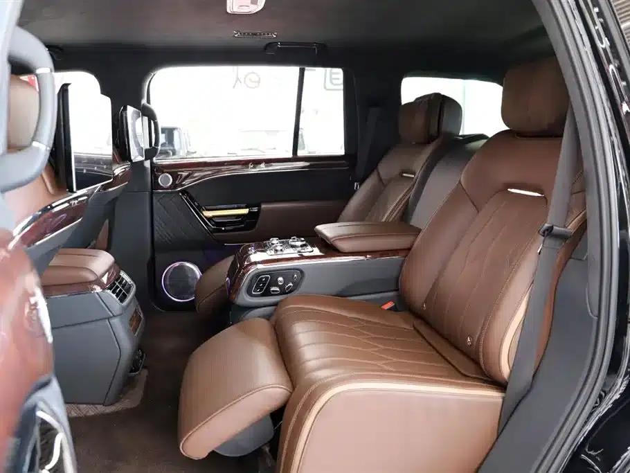 Hongqi Golden Sunflower National Glory 2022 4.0T Premium Flagship Edition 4-seater — миниатюра 8