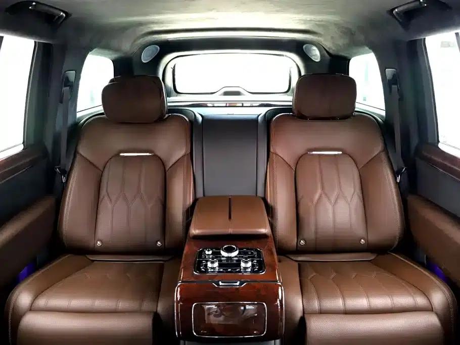 Hongqi Golden Sunflower National Glory 2022 4.0T Premium Flagship Edition 4-seater — миниатюра 10