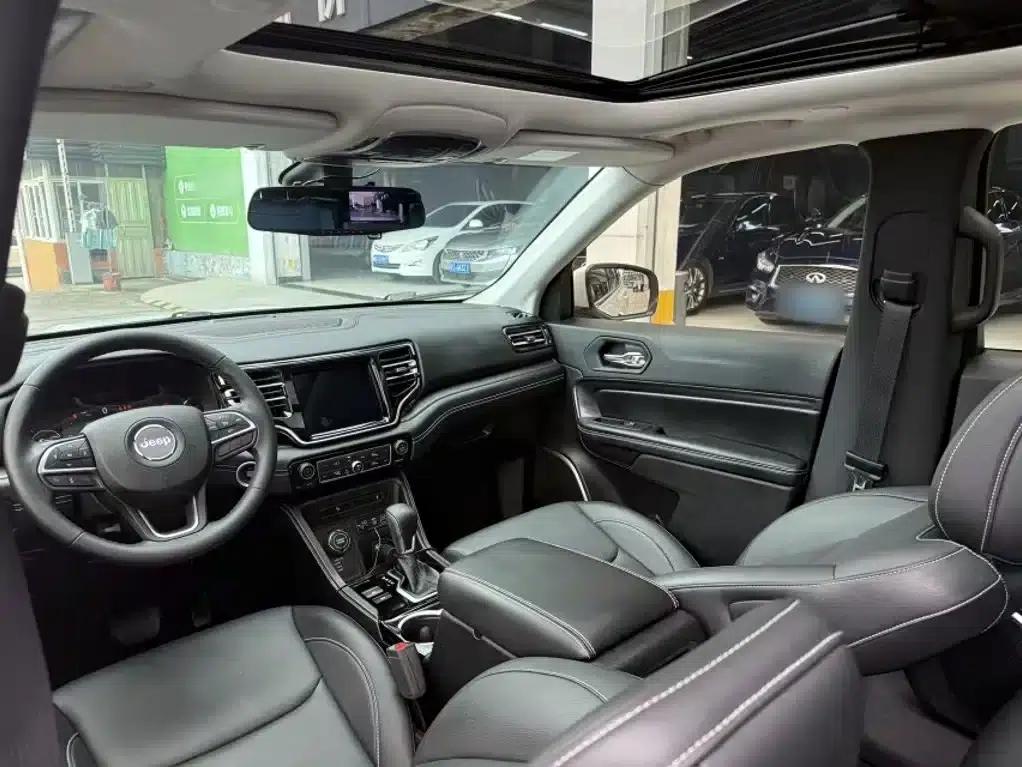 Grand Commander PHEV 2020 2.0T Plug-in Hybrid Leading Edition — миниатюра 12