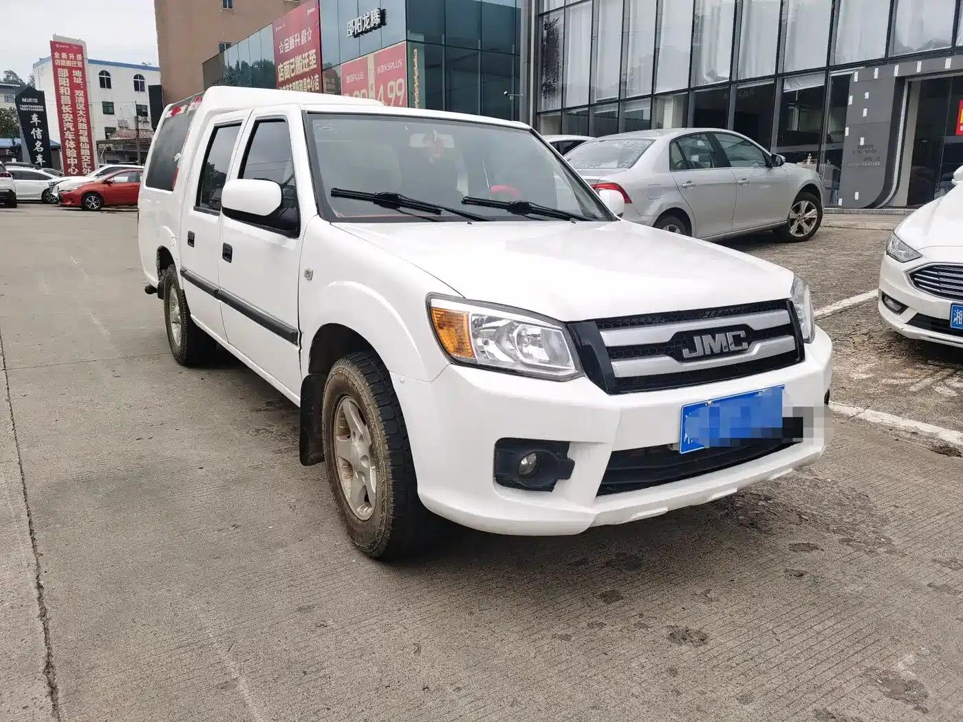 Baodian 2018 Model 2.9T New Value Two-Wheel Drive Diesel Luxury Standard Cargo Box JX4D30B5L — миниатюра 3