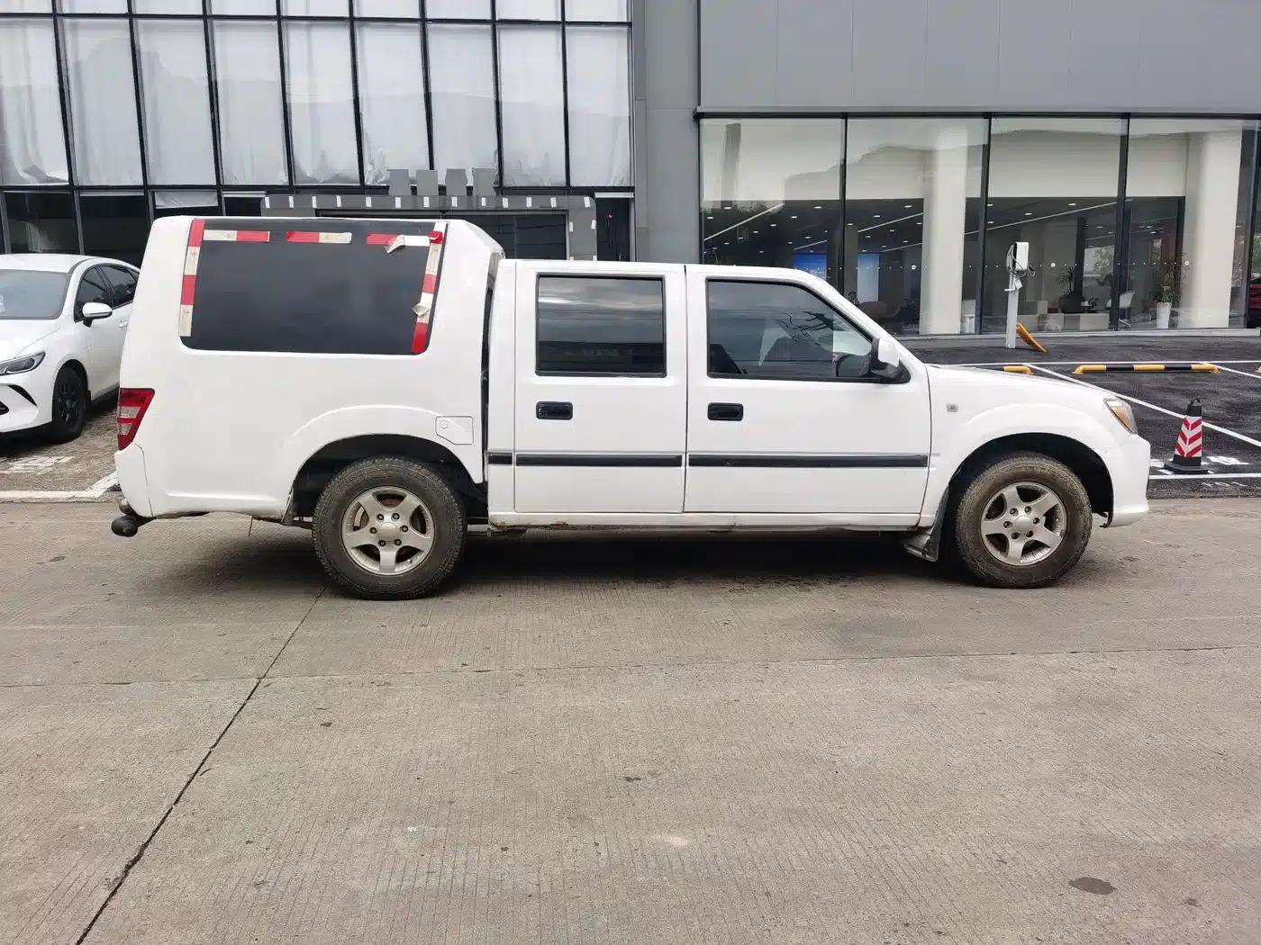 Baodian 2018 Model 2.9T New Value Two-Wheel Drive Diesel Luxury Standard Cargo Box JX4D30B5L — миниатюра 4