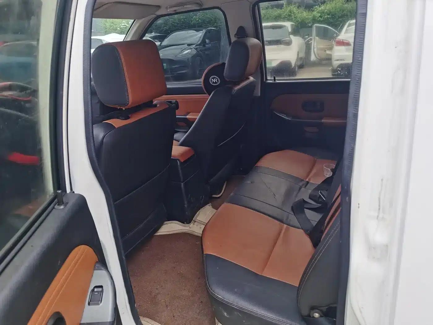 Baodian 2018 Model 2.9T New Value Two-Wheel Drive Diesel Luxury Standard Cargo Box JX4D30B5L — миниатюра 7