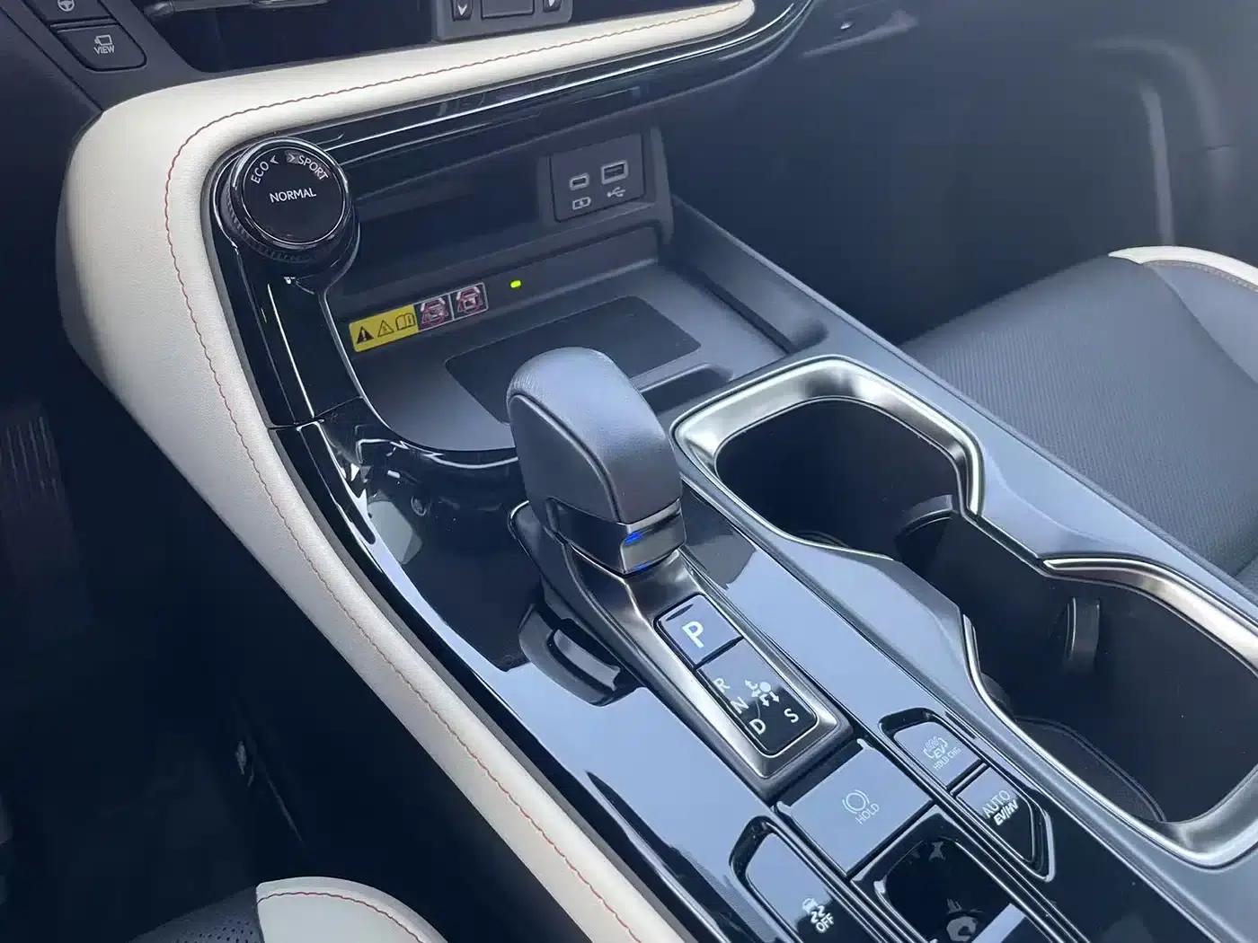 Lexus NX PHEV 2022 400h+ Premium Edition — миниатюра 3