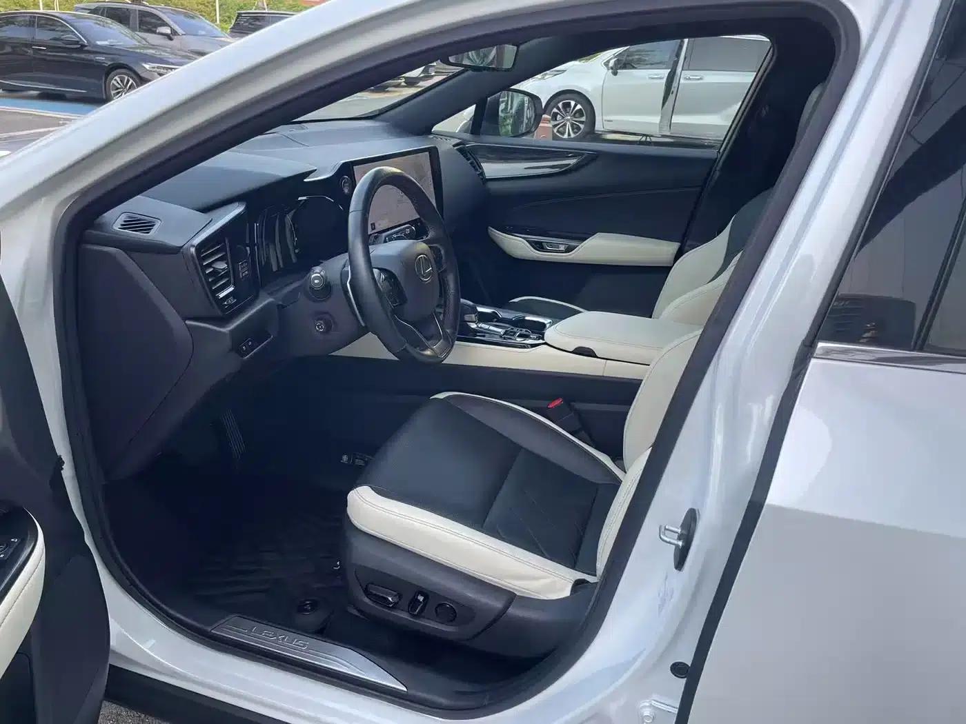 Lexus NX PHEV 2022 400h+ Premium Edition — миниатюра 4