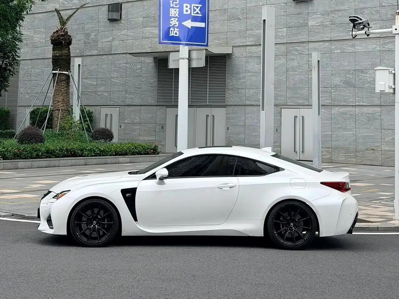 Lexus RC F 2015 F 5.0L Pinnacle Edition — миниатюра 3