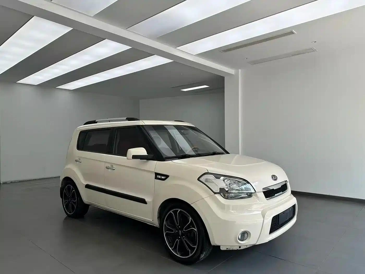 2010 Volkswagen Soul 2.0L AT Premium — миниатюра 3
