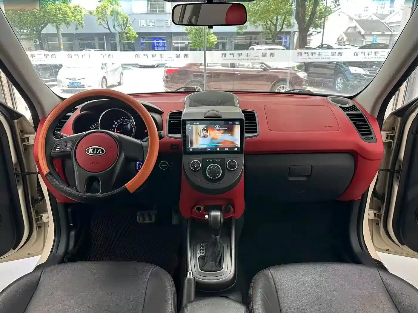 2010 Volkswagen Soul 2.0L AT Premium — миниатюра 5