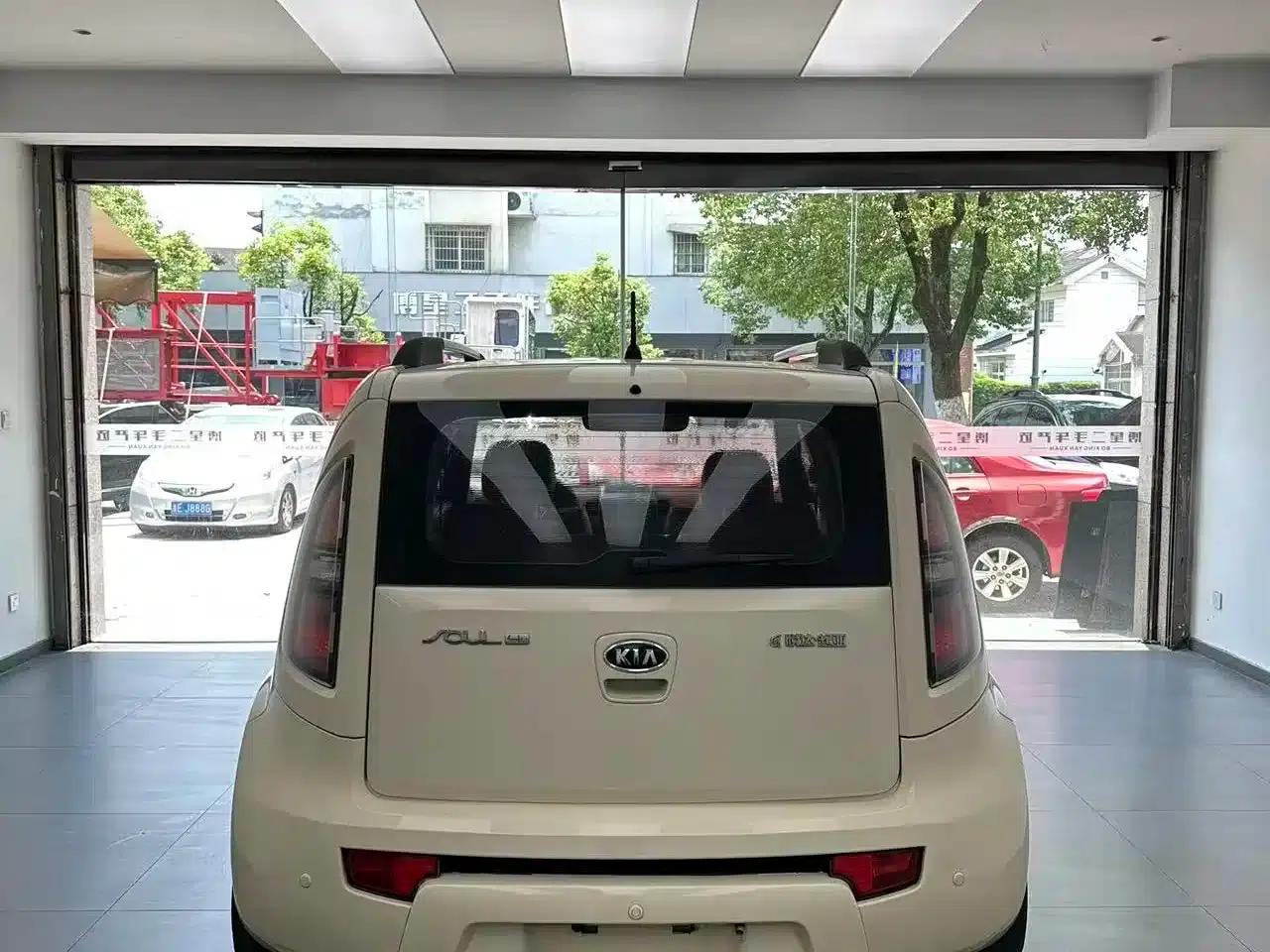 2010 Volkswagen Soul 2.0L AT Premium — миниатюра 8