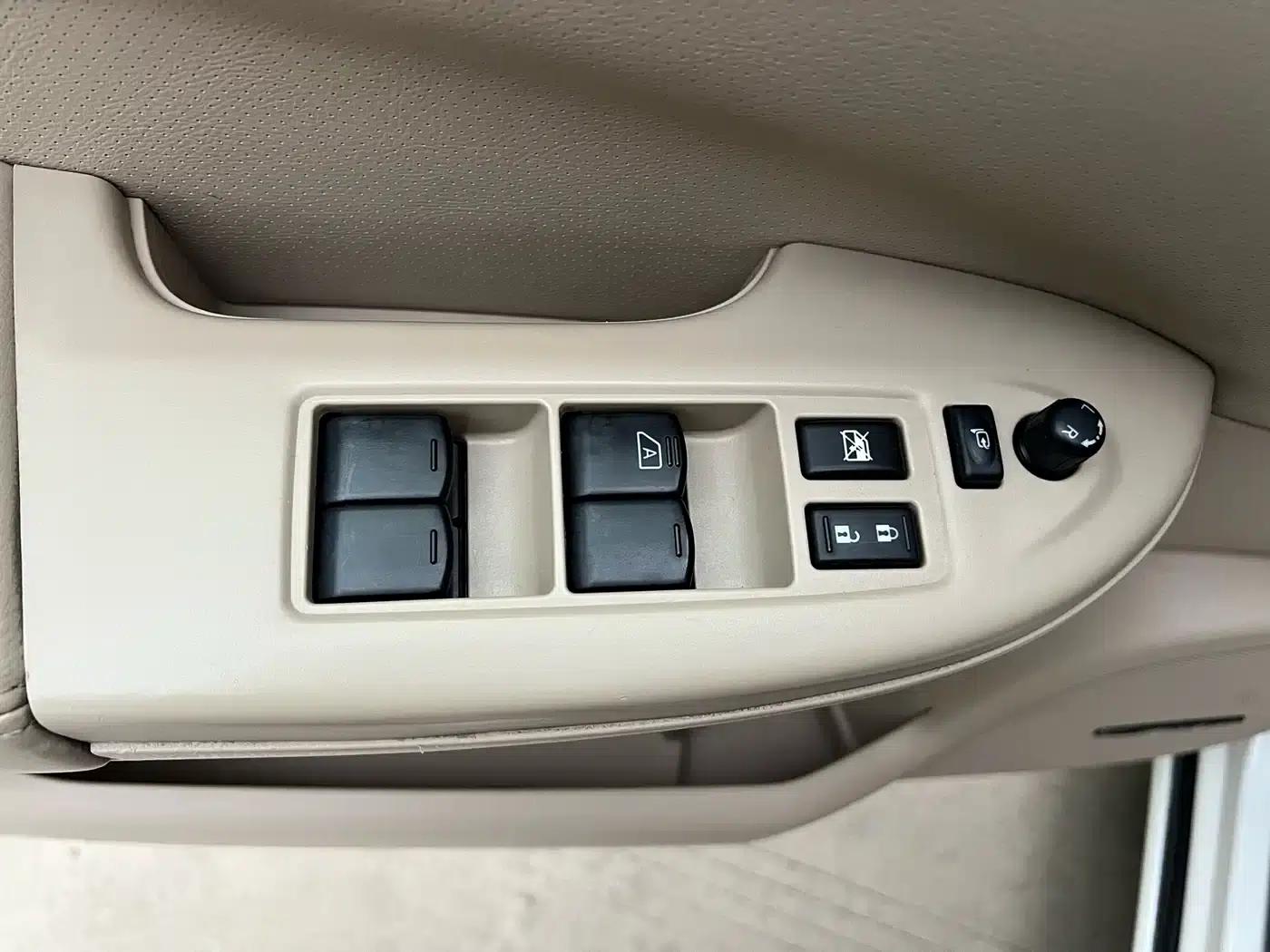 Quest 2013 3.5L SL — миниатюра 19
